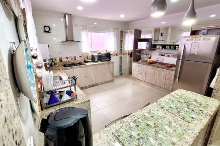 Casa à venda com 3 quartos, sendo 2 suítes, no condomínio Residencial West Green, Rio de Janeiro - RJ