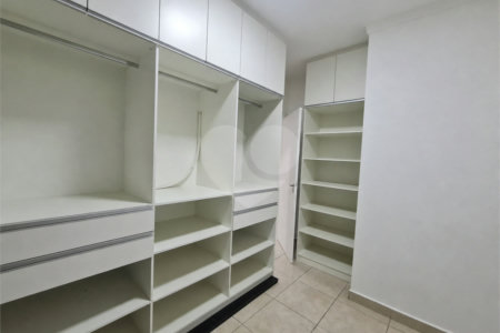 Casa à venda com 3 quartos, sendo 1 suíte, no condomínio Ponta de Leste, São Paulo - SP