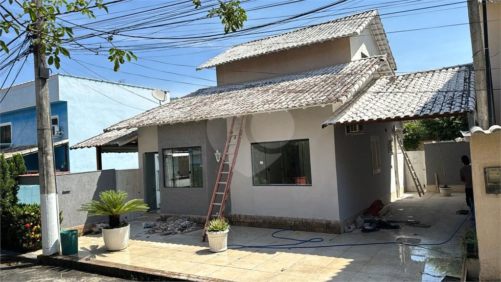Casa à venda com 3 quartos, sendo 2 suítes, no condomínio Recanto das Palmeiras, Rio de Janeiro - RJ