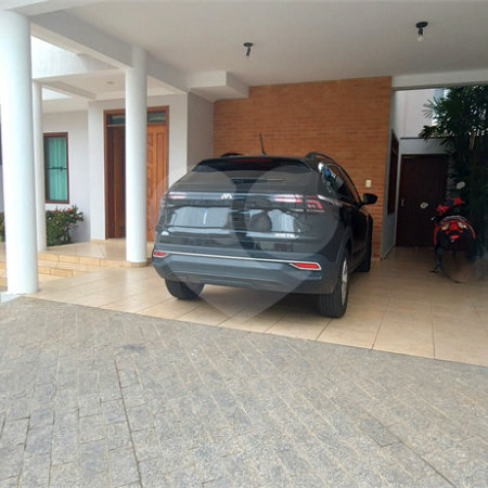 Sobrado à venda com 3 quartos, sendo 1 suíte, em Jardim Santa Rosália, Sorocaba, SP