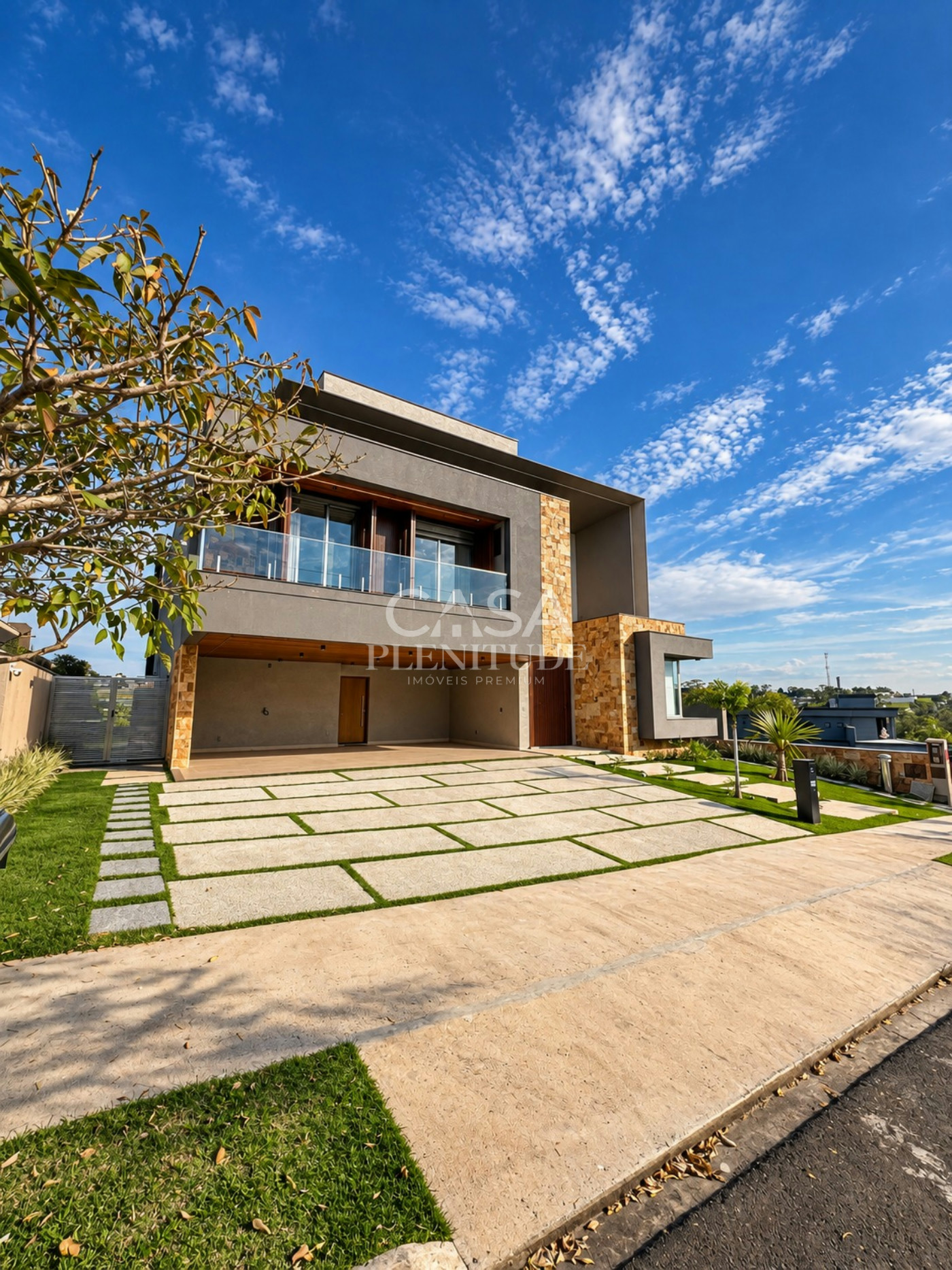 Casa nova no Saint Patrick com 926 m², 5 suítes, elevador e piscina aquecida, saúna em Sorocaba