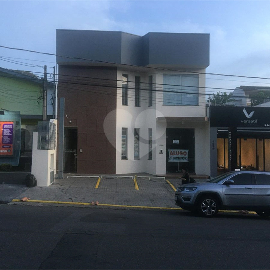 Sala Comercial na Prestigiada Alameda Lucas Nogueira Garcez
