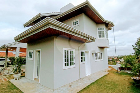Casa à venda com 3 suítes no condomínio Estância Marambaia, Vinhedo - SP