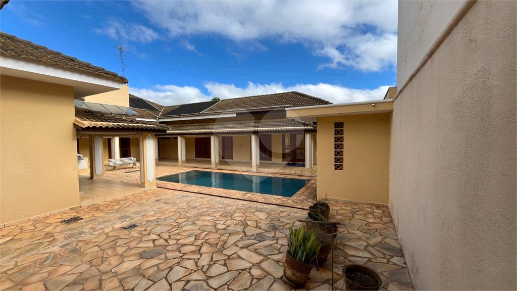 Casa à venda com 4 quartos, sendo 3 suítes, em Terras de Santo Antônio, Itapetininga, SP