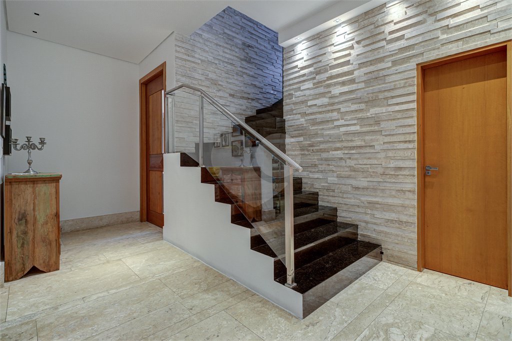 Casa à venda com 4 suítes no condomínio Ville de France, São Paulo - SP