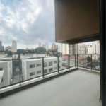 Charme, conforto e vista livre na Vila Clementino – 98 m² com pé-direito duplo!