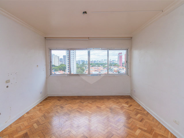 Apartamento à venda com 3 quartos, sendo 1 suíte,  em Campo Belo, São Paulo, SP