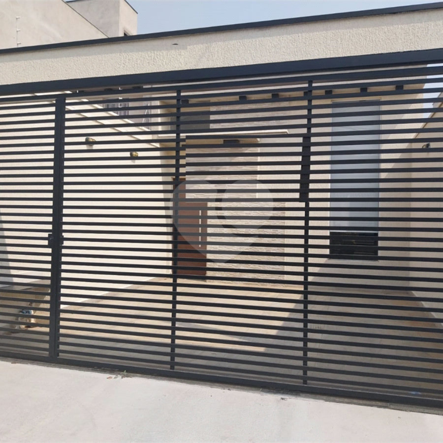 Casa com dois dormitorios uma suite e duas vagas de garagem no Jd Residencial Veneza bairro em constante crescimento