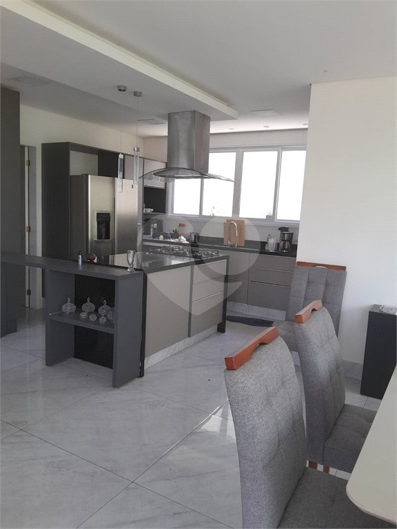 Casa à venda com 3 suítes em Moinho Velho, Cotia, SP