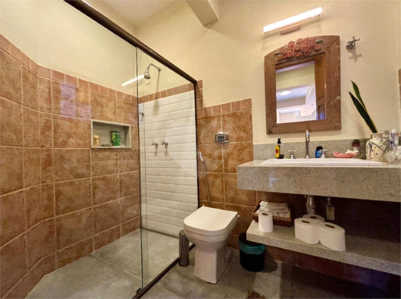 Casa à venda com 4 quartos, sendo 1 suíte, em Lagoa, Rio de Janeiro, RJ
