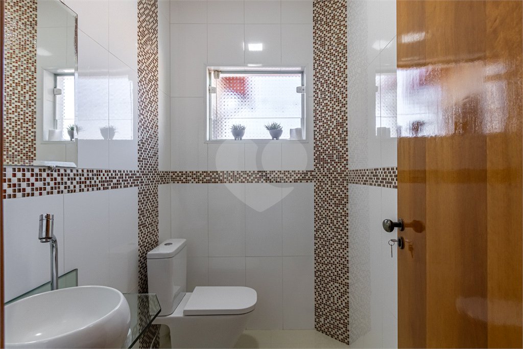 Sobrado à venda com 4 quartos, sendo 3 suítes, em Parada Inglesa, São Paulo, SP