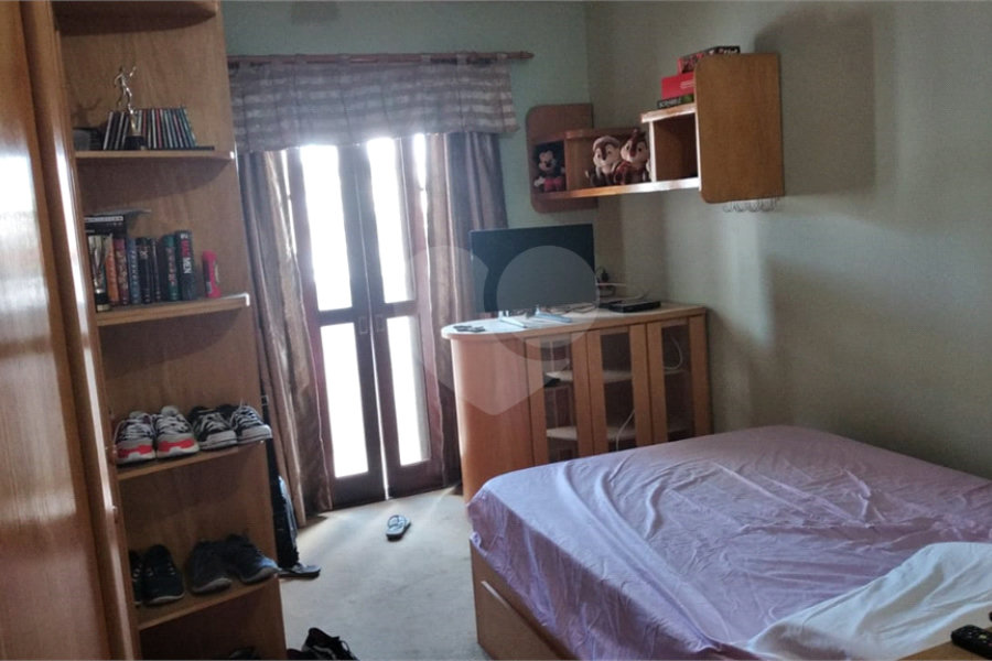 Sobrado à venda com 4 quartos, sendo 2 suítes, em Horto, São Paulo, SP