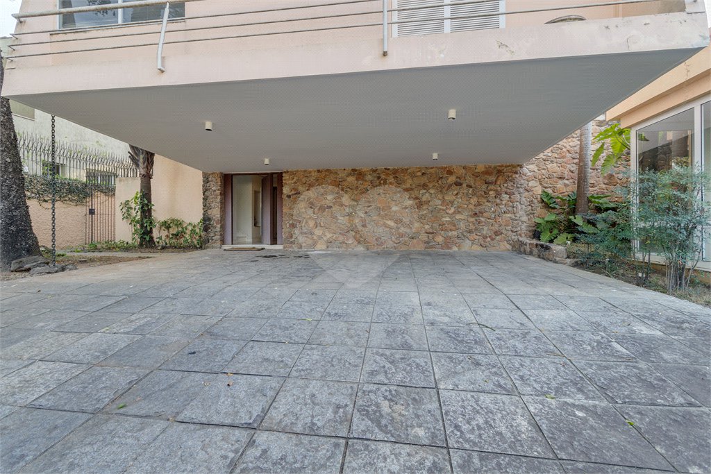 Casa à venda com 4 quartos, sendo 2 suítes, em Chácara Monte Alegre, São Paulo, SP