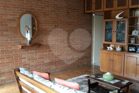 Casa à venda com 2 quartos, sendo 1 suíte,  em Vila Anastácio, São Paulo, SP