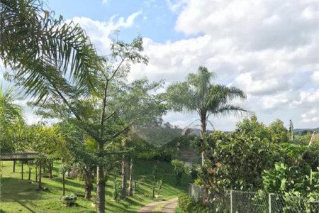 Chácara à venda com 4 quartos, sendo 3 suítes, em Monterrey, Louveira, SP