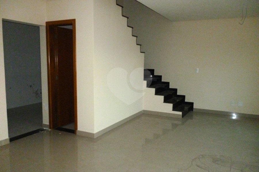 Casa à venda com 3 quartos, sendo 1 suíte,  no condomínio Residencial Vila Primavera (zona Norte), São Paulo - SP