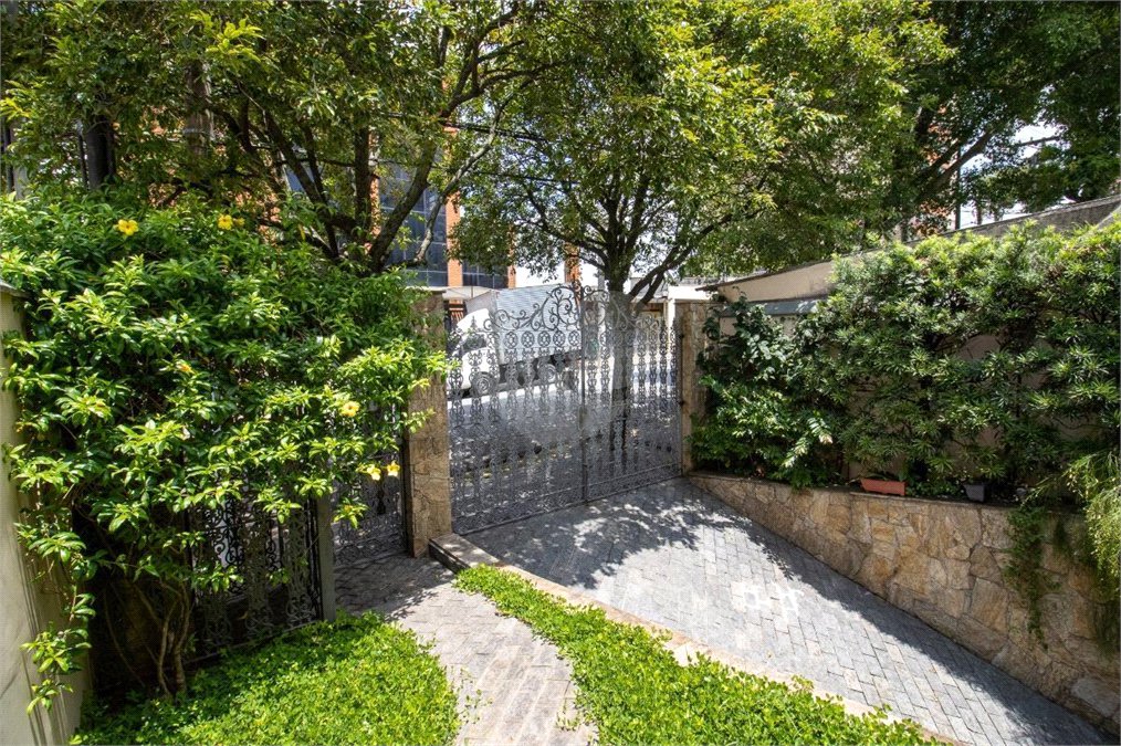 Casa à venda com 3 suítes em Vila Pereira Barreto, São Paulo, SP