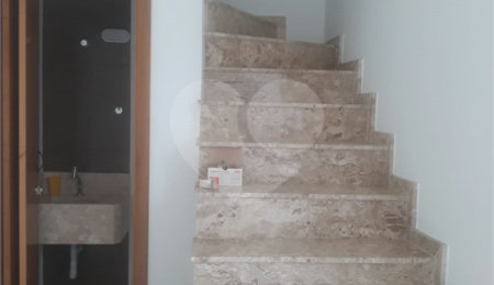 Sobrado à venda com 3 quartos, sendo 1 suíte,  em Jardim Vitória, Mairinque, SP
