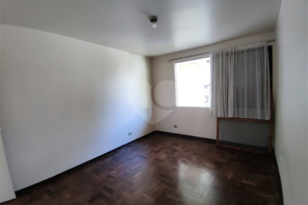 Sobrado à venda com 4 quartos, sendo 2 suítes, em Chácara Monte Alegre, São Paulo, SP