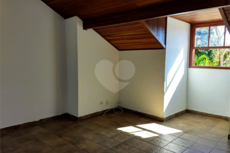 Sobrado à venda com 5 quartos, sendo 1 suíte, em Vila Esperia Ou Giglio, Atibaia, SP