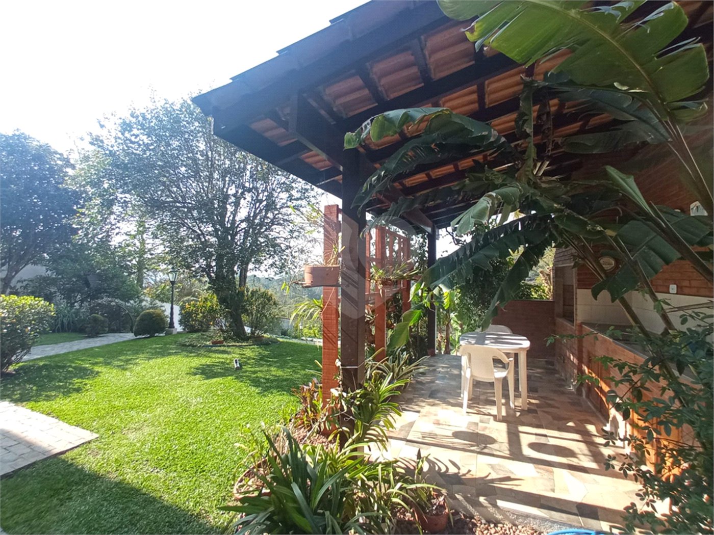Casa à venda com 4 quartos, sendo 1 suíte, no condomínio Alpes da Cantareira, Mairiporã - SP