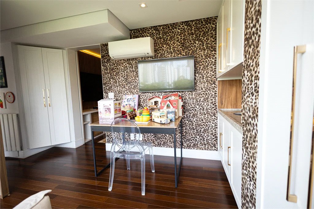 Apartamento à venda com 5 quartos, sendo 4 suítes, em Parque Reboucas, São Paulo, SP