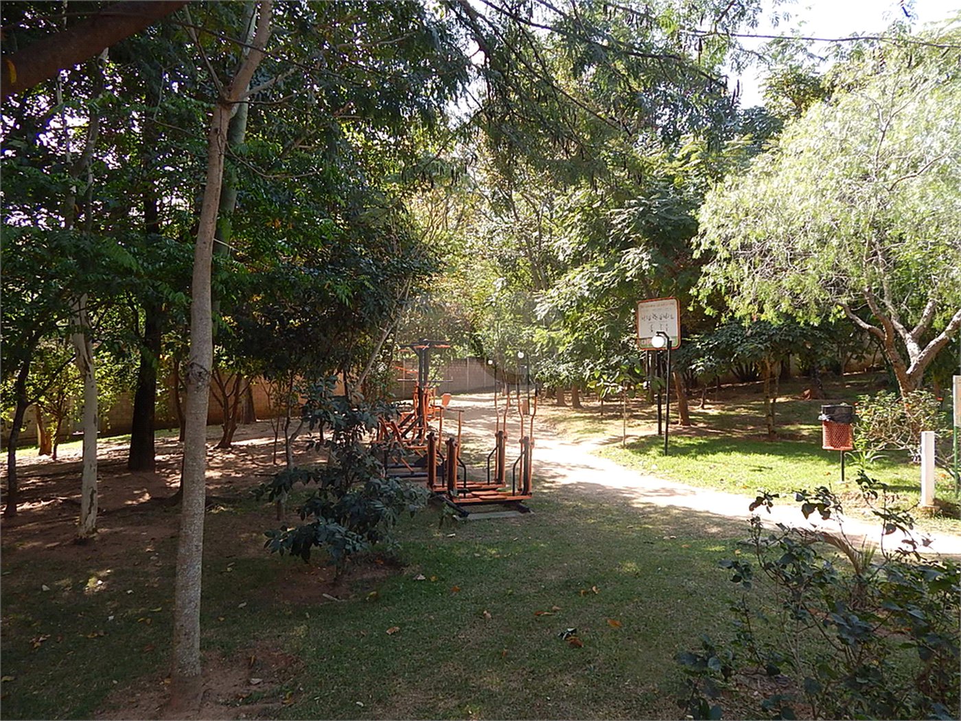 Casa à venda com 3 suítes no condomínio Recanto dos Paturis, Vinhedo - SP