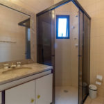 Casa à venda com 4 quartos, sendo 2 suítes, no condomínio Vila das Flores, São Paulo - SP