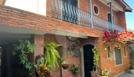 Sobrado à venda com 5 quartos em Horto, São Paulo, SP