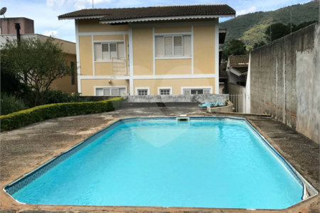 Casa à venda com 5 quartos, sendo 2 suítes,  em Jardim Maristela, Atibaia, SP
