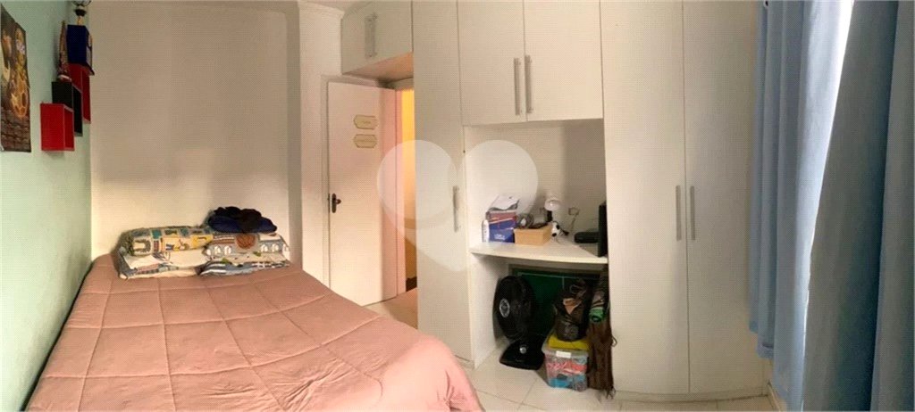 Casa à venda com 3 quartos, sendo 2 suítes, no condomínio Ibarra, São Paulo - SP
