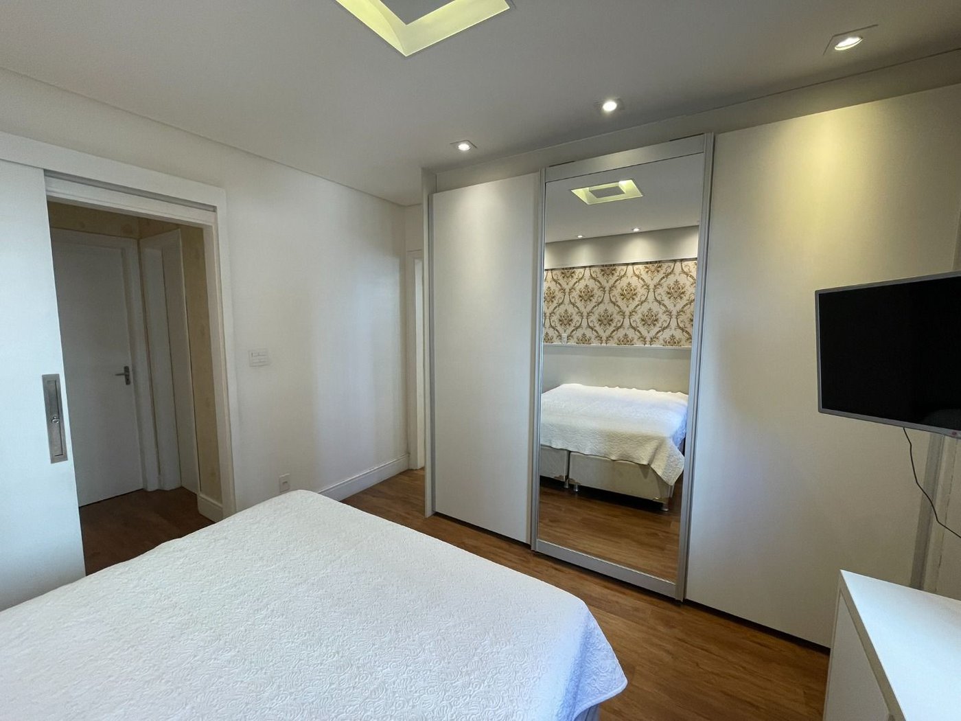 Apartamento 3 dormitórios (1 suíte), vaga para 2 carros, no Boqueirão, Santos