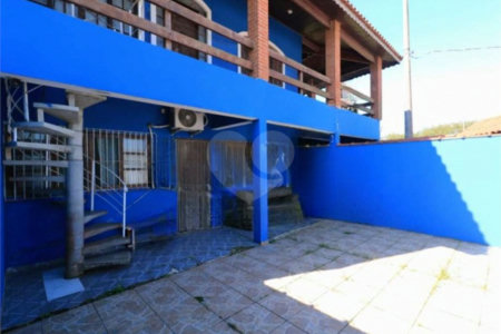 Sobrado para venda em Peruíbe.