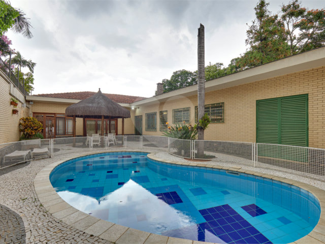 Casa Térrea à venda com 4 quartos, sendo 2 suítes,  em Alto da Boa Vista, São Paulo, SP