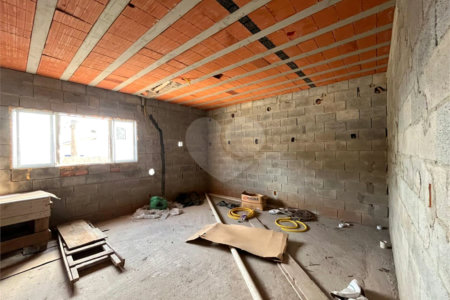 Casa à venda com 3 quartos, sendo 2 suítes, em Vila Suissa, Mogi das Cruzes, SP