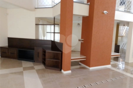 Casa à venda com 4 quartos, sendo 2 suítes,  em Vila Santista, Atibaia, SP
