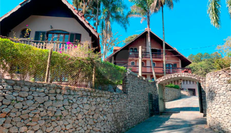 Casa à venda com 4 suítes em Parque Petrópolis, Mairiporã, SP