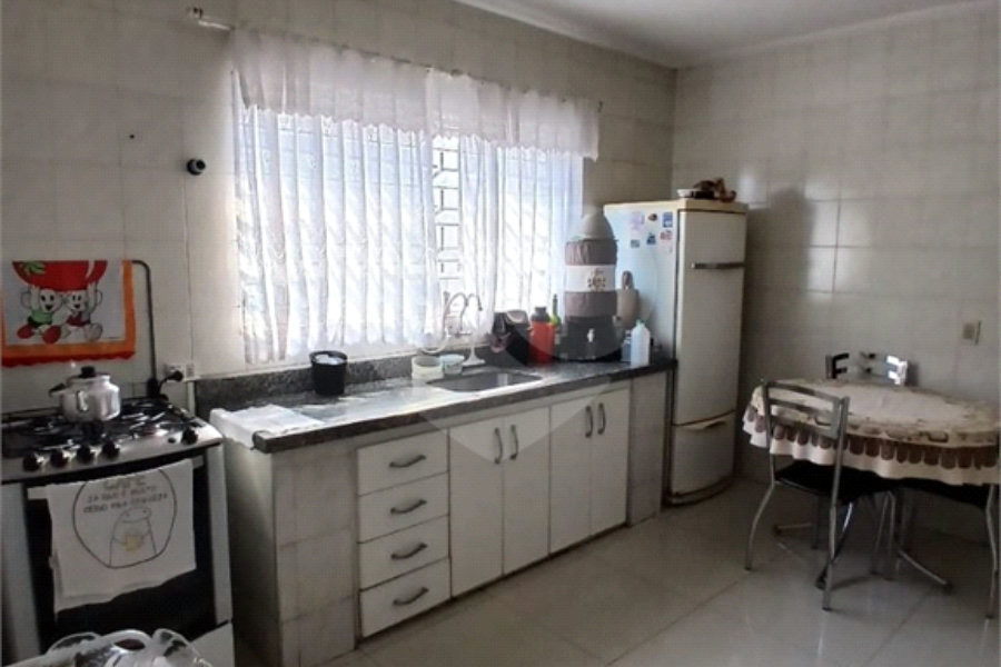 Sobrado à venda com 4 quartos, sendo 2 suítes, em Vila Constança, São Paulo, SP