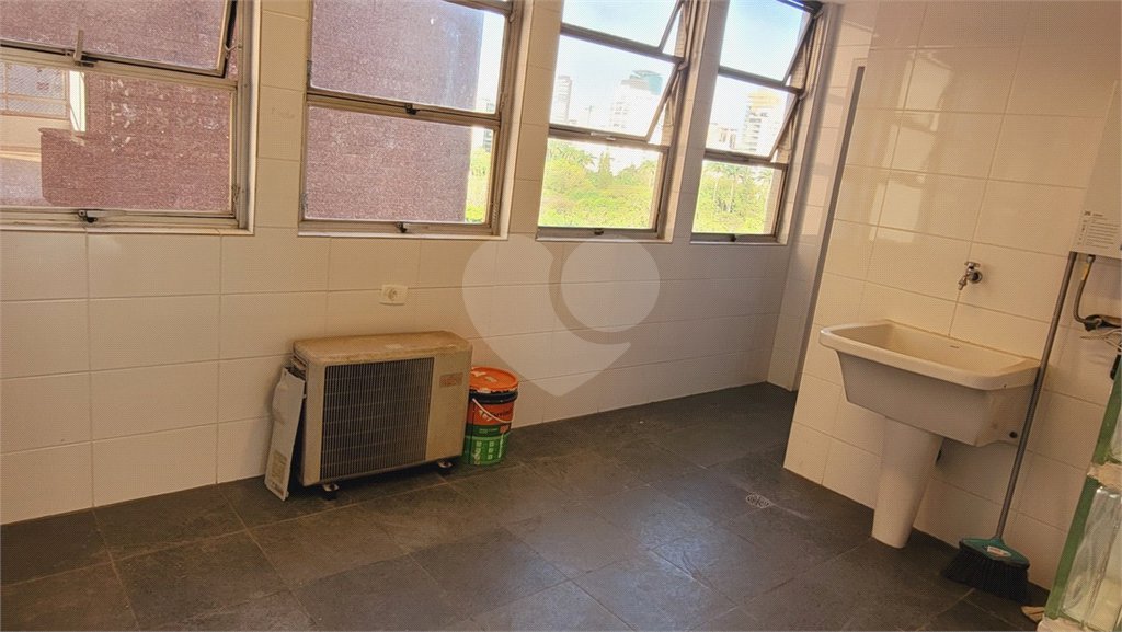 Apartamento para alugar com 3 quartos, sendo 1 suíte, em Jardim Europa, São Paulo, SP