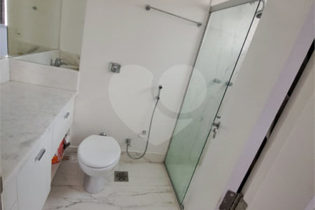 Apartamento à venda com 3 quartos, sendo 1 suíte, em Vila Uberabinha, São Paulo, SP