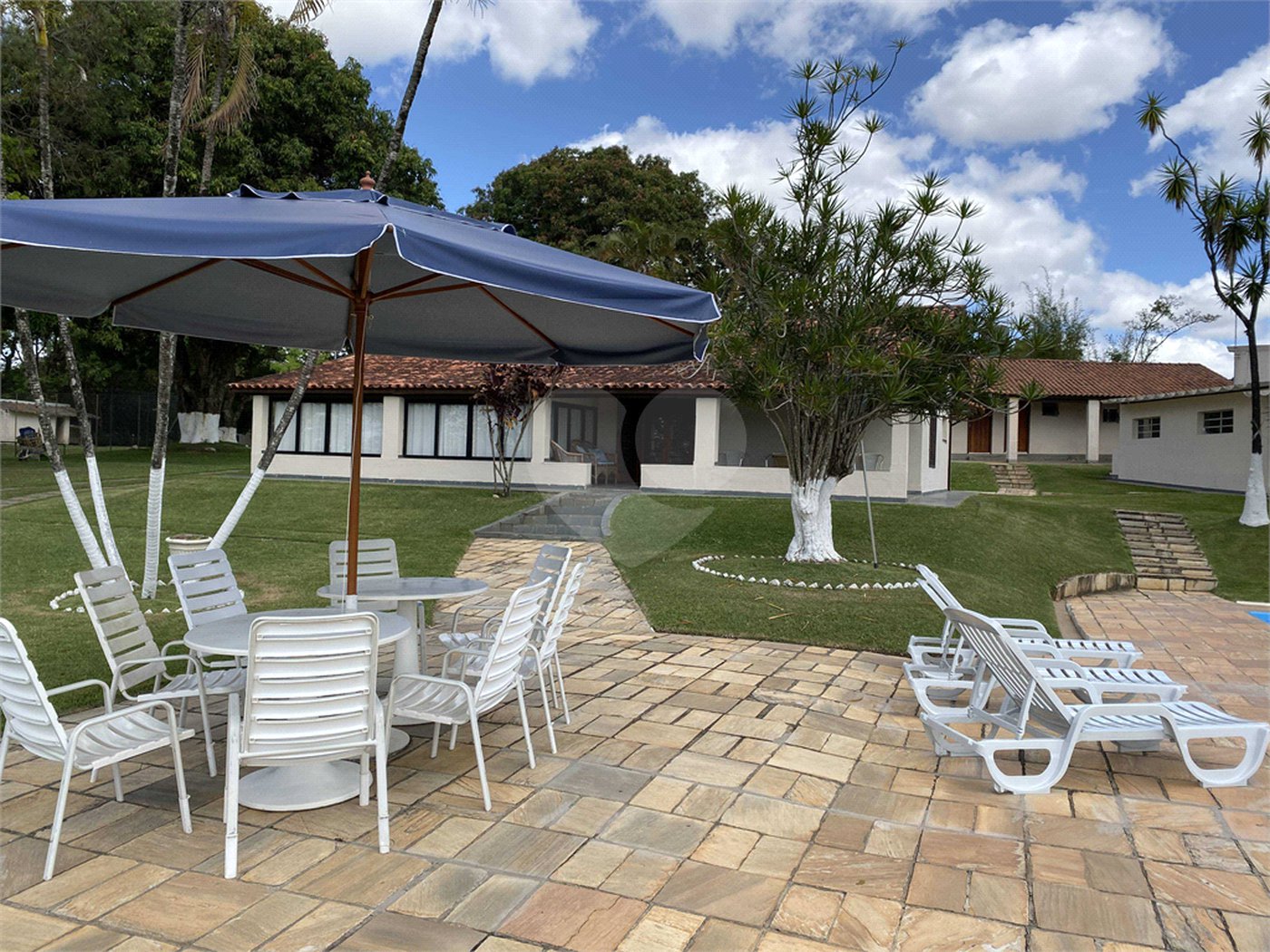 Chácara à venda com 9 quartos, sendo 6 suítes,  em Araçoiaba da Serra, SP