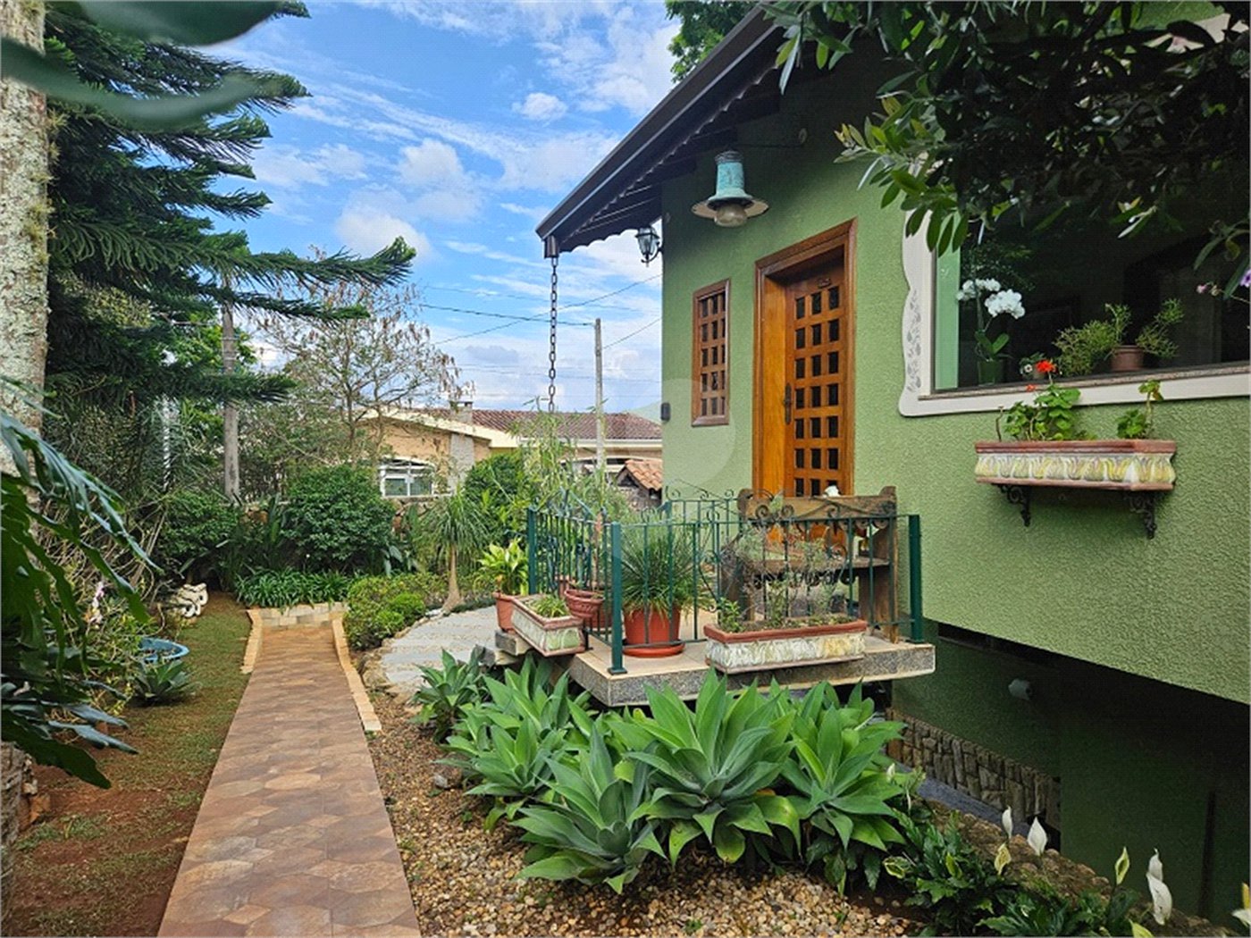 Casa à venda com 4 quartos, sendo 3 suítes, em Jardim Tapajós, Atibaia, SP