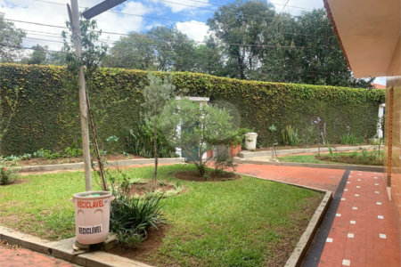 Casa à venda ou para alugar com 6 quartos, sendo 2 suítes, em Parque São George, Cotia, SP