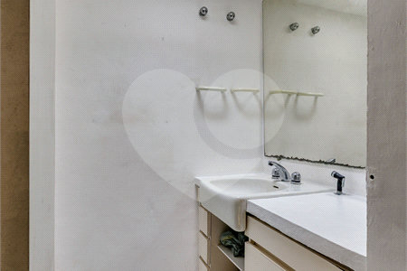 Casa de Vila à venda ou para alugar com 4 quartos, sendo 1 suíte, em Granja Julieta, São Paulo, SP