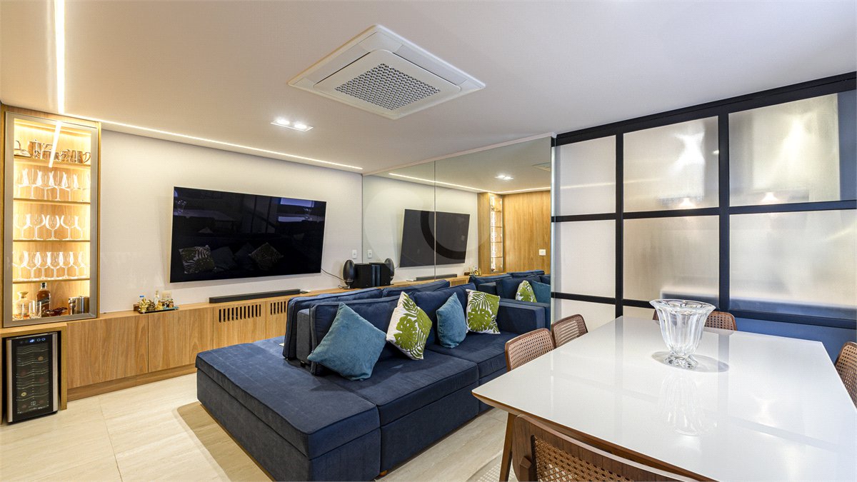 Apartamento à venda com 3 quartos, sendo 1 suíte, em Vila Uberabinha, São Paulo, SP