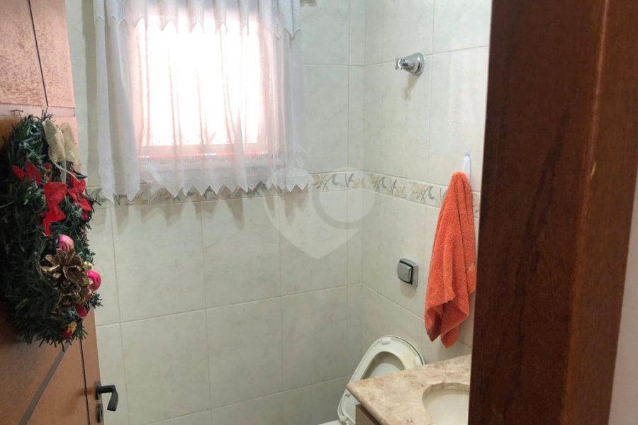 Casa à venda com 3 quartos, sendo 1 suíte, no condomínio Parque Suiça, Caieiras - SP