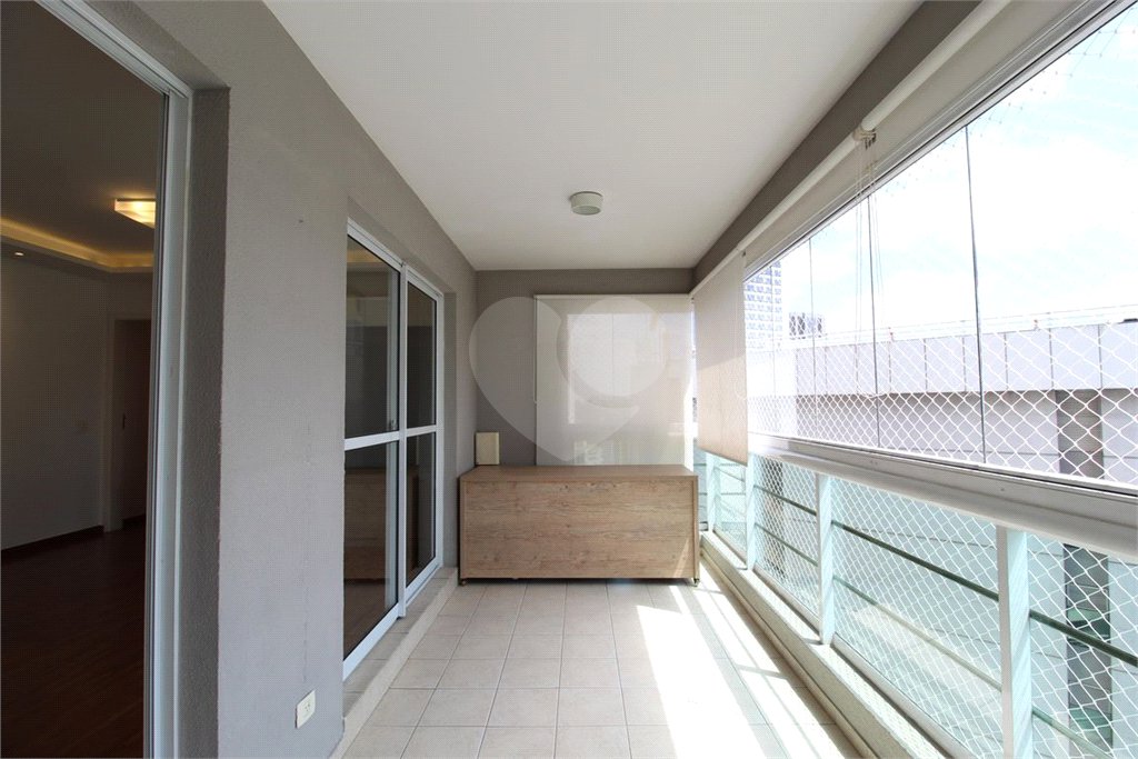 Apartamento à venda com 3 quartos, sendo 1 suíte,  em Vila Olímpia, São Paulo, SP