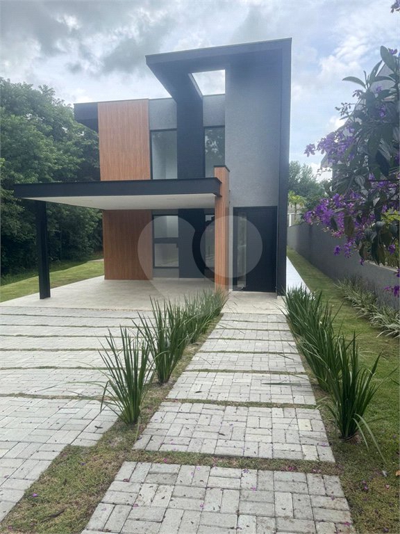 Casa à venda com 4 suítes no condomínio Figueira Garden, Atibaia - SP