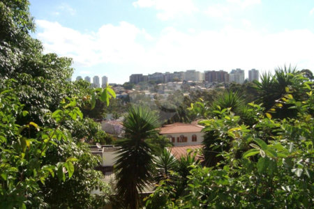 Casa à venda com 3 suítes em Jardim Leonor, São Paulo, SP