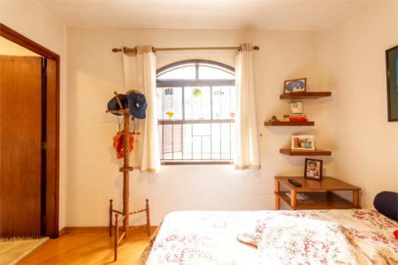 Casa à venda com 4 quartos, sendo 2 suítes, em Campo Belo, São Paulo, SP
